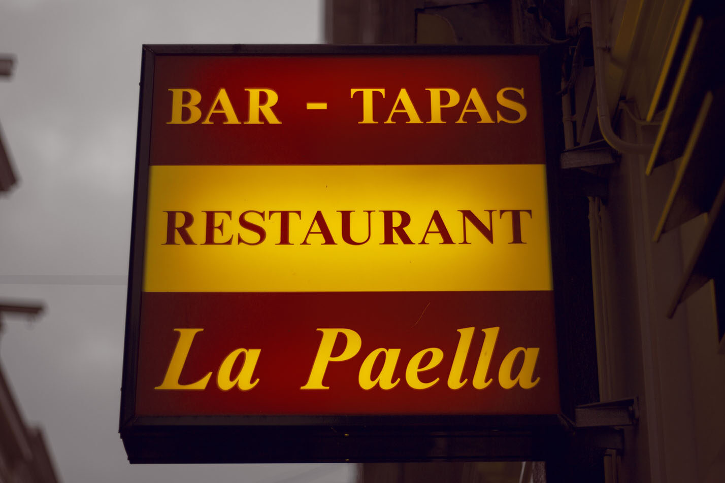 Uithangbord: Bar – Tapas – Restaurant La Paella