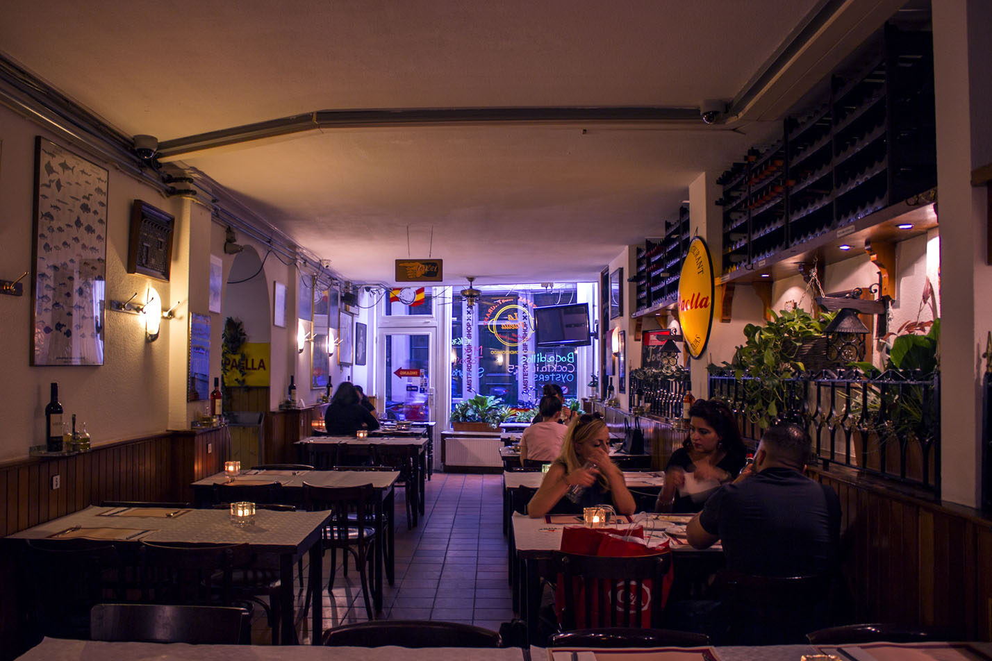 Het restaurant met zicht op de straat